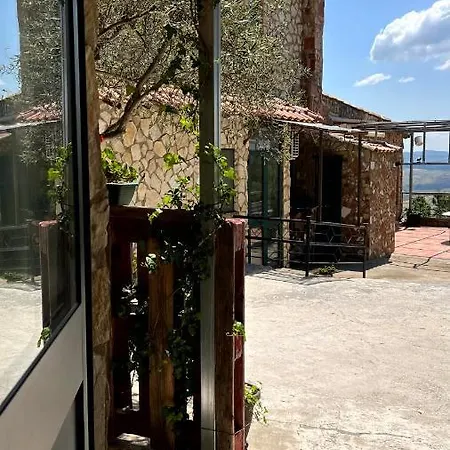 Assunta Alloggio per agriturismo *