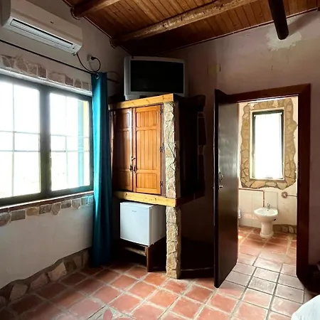 Assunta Alloggio per agriturismo Santa Caterina Villarmosa